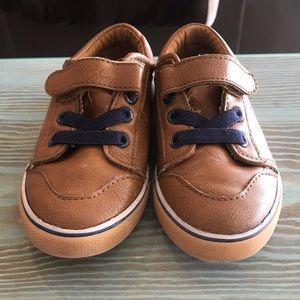 Cat & Jack boys causal shoe